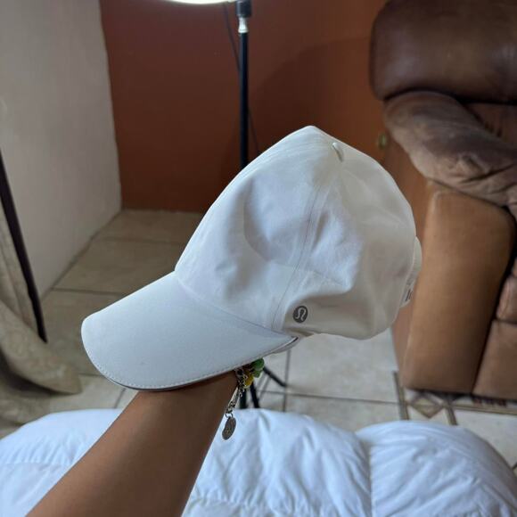 Lululemon white performance cap - Picture 1 of 7
